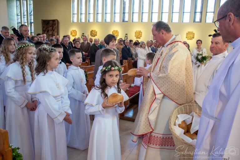 Wyjątkowy dzień w Biadkach. Dzieci przystąpiły do I Komunii Świętej