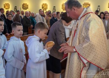 Wyjątkowy dzień w Biadkach. Dzieci przystąpiły do I Komunii Świętej