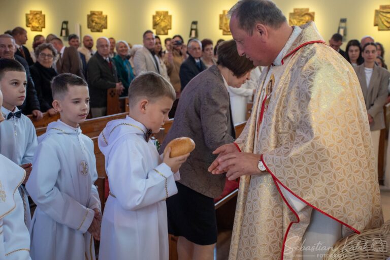 Wyjątkowy dzień w Biadkach. Dzieci przystąpiły do I Komunii Świętej