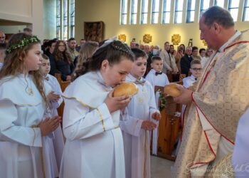 Wyjątkowy dzień w Biadkach. Dzieci przystąpiły do I Komunii Świętej