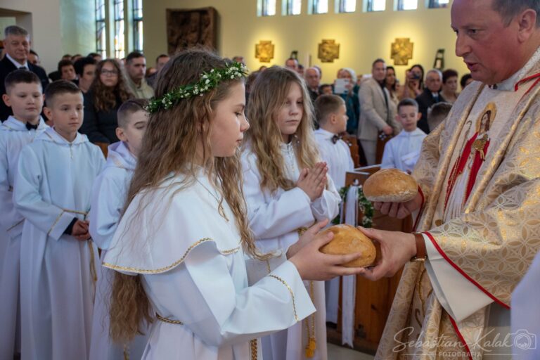 Wyjątkowy dzień w Biadkach. Dzieci przystąpiły do I Komunii Świętej
