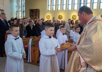 Wyjątkowy dzień w Biadkach. Dzieci przystąpiły do I Komunii Świętej