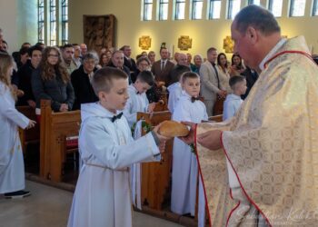 Wyjątkowy dzień w Biadkach. Dzieci przystąpiły do I Komunii Świętej