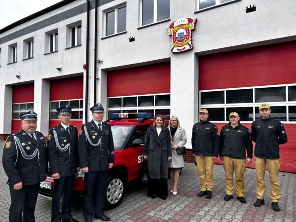 Nowy wóz dla druhów z Krotoszyna. PSP przekazała Skodę Yeti