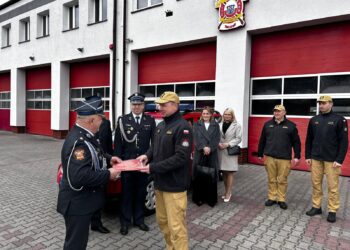 Nowy wóz dla druhów z Krotoszyna. PSP przekazała Skodę Yeti