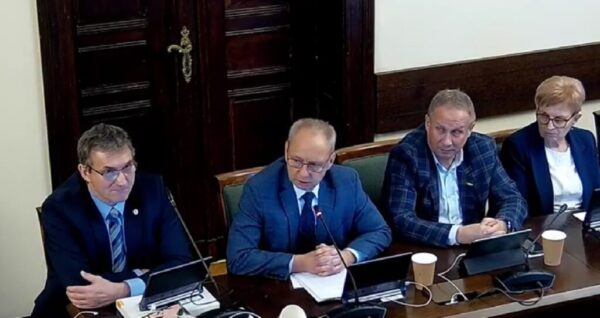 Wraca temat mandatu radnego Pawła Sikory. Wojewoda wielkopolska prowadzi postępowanie