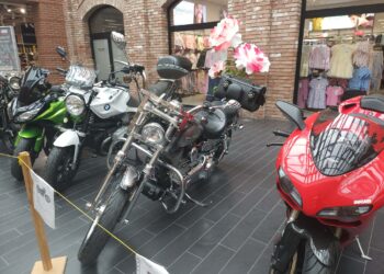 Motocykle i wielkie serca w Galerii Krotoszyńskiej. OLDTIMERS zebrali ponad 11 tysięcy złotych dla Szymonka