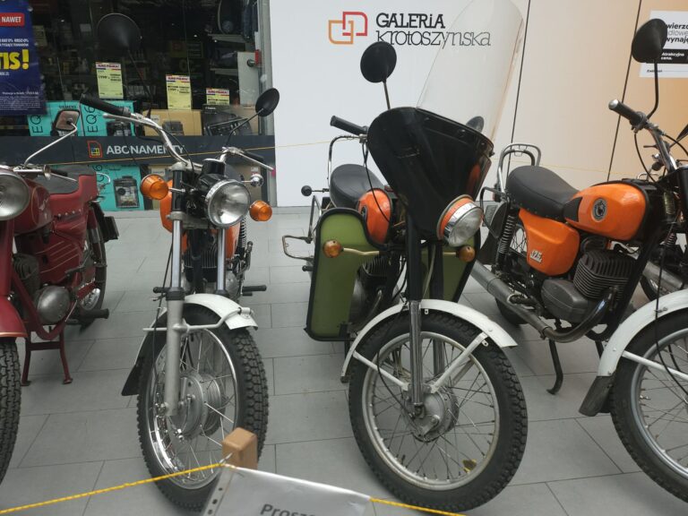 Motocykle i wielkie serca w Galerii Krotoszyńskiej. OLDTIMERS zebrali ponad 11 tysięcy złotych dla Szymonka
