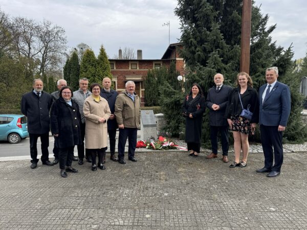 W hołdzie ofiarom katastrofy smoleńskiej