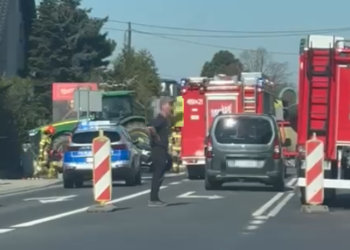 Wypadek na Kobylińskiej. Jedna osoba ranna, kierujący ciągnikiem był pijany