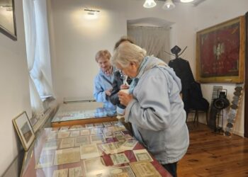 Noc Muzeów w Zdunach przyciągnęła miłośników historii. Był quiz, wspomnienia i archiwalne fotografie