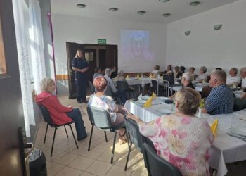 Seniorzy ze Słączna uczyli się, jak nie dać się oszukać