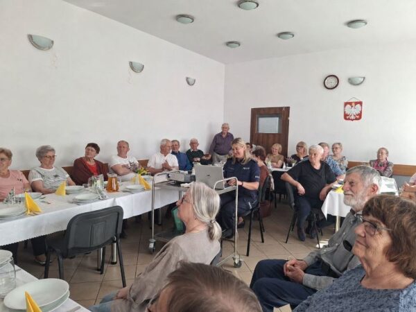 Seniorzy ze Słączna uczyli się, jak nie dać się oszukać Seniorzy ze Słączna uczyli się, jak nie dać się oszukać