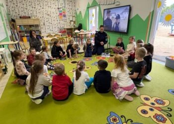 Policyjna lekcja dla najmłodszych we Wszewilkach