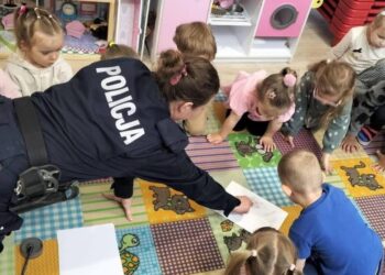 Policyjna lekcja dla najmłodszych we Wszewilkach