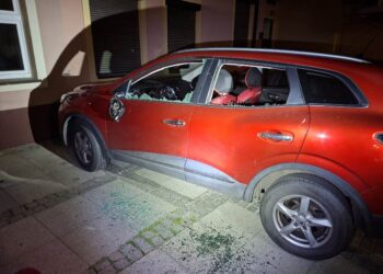 Toporkiem zniszczył auto i groził właścicielce. 41-latek trafił do aresztu