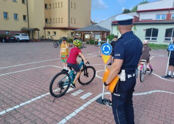 Policjanci sprawdzili umiejętności młodych rowerzystów w Miliczu
