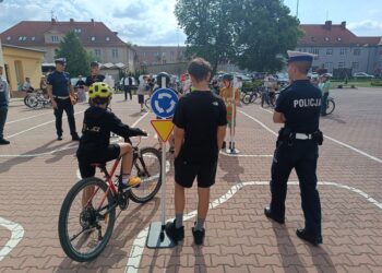 Policjanci sprawdzili umiejętności młodych rowerzystów w Miliczu