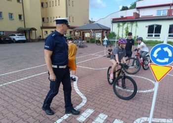 Policjanci sprawdzili umiejętności młodych rowerzystów w Miliczu