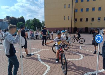 Policjanci sprawdzili umiejętności młodych rowerzystów w Miliczu