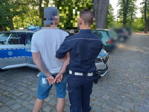 Ukradł telefon i chciał wyjechać z Milicza. Policjanci zatrzymali go na dworcu Ukradł telefon i chciał wyjechać z Milicza. Policjanci zatrzymali go na dworcu