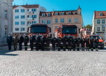 Biel i czerwień na milickim Rynku