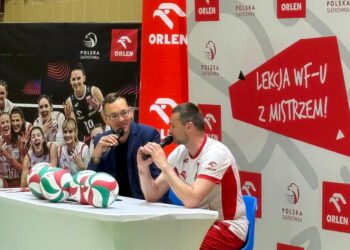Michał Ruciak poprowadził lekcję z uczniami milickiej „jedynki”