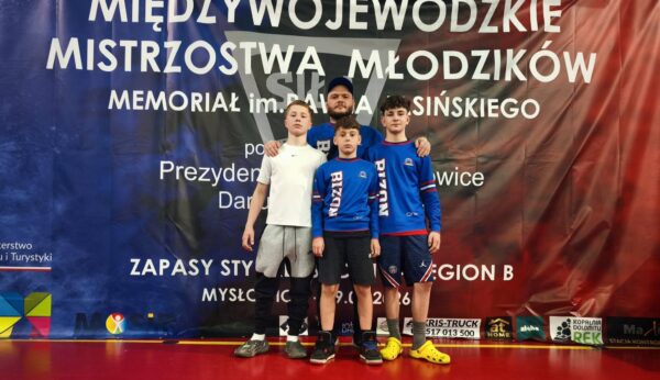 Młodzi zapaśnicy z medalami w Mysłowicach