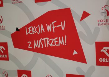Michał Ruciak poprowadził lekcję z uczniami milickiej „jedynki”