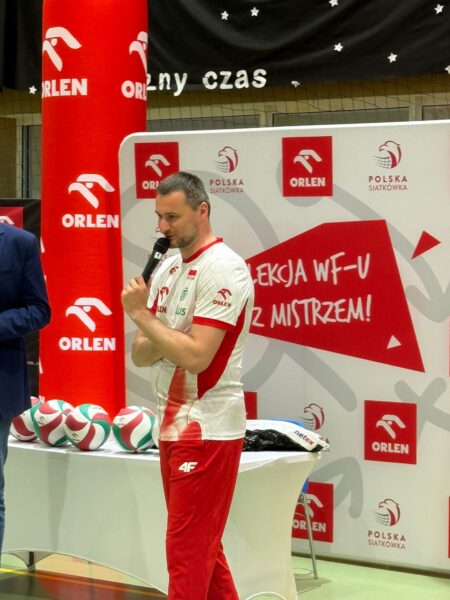 Michał Ruciak poprowadził lekcję z uczniami milickiej „jedynki” Michał Ruciak poprowadził lekcję z uczniami milickiej „jedynki”