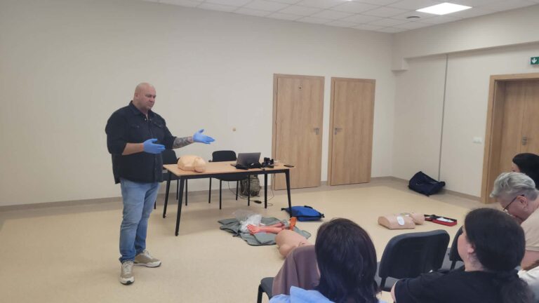 Pracownicy socjalni uczyli się, jak reagować w trudnych sytuacjach