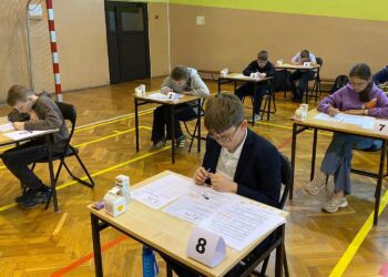 Młodzi uczniowie sprawdzili się w logicznych zadaniach