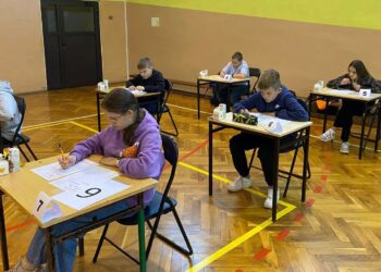 Młodzi uczniowie sprawdzili się w logicznych zadaniach