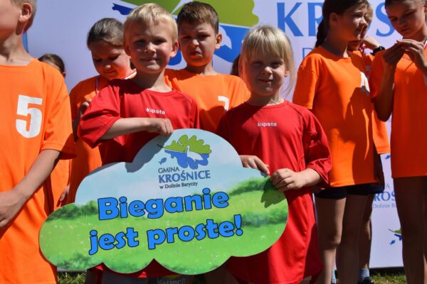 Krośnickie tory w biegowym rytmie. Młodzież z powiatu opanowała stację Krośnickie tory w biegowym rytmie. Młodzież z powiatu opanowała stację