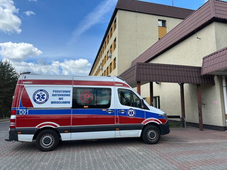 Ambulans trafił do Milickiego Centrum Medycznego