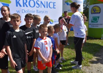 Krośnickie tory w biegowym rytmie. Młodzież z powiatu opanowała stację