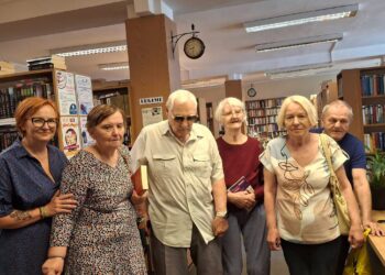 Seniorzy z DPS odwiedzili bibliotekę w Miliczu