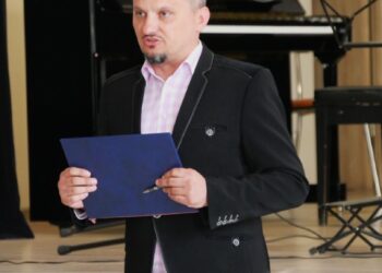 Młodzi artyści zagrali dla mam w Cieszkowie