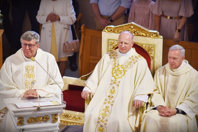 Pierwsza Komunia Święta w parafii św. Andrzeja Boboli