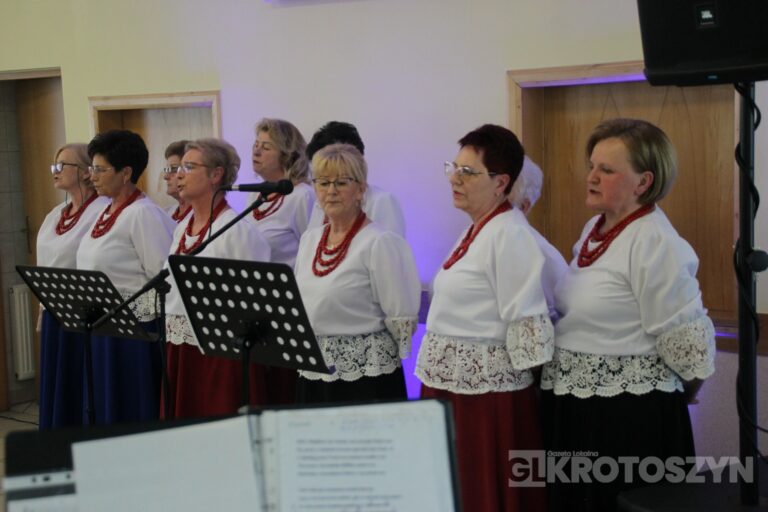 „W Perzycach też rozbłysła radość”. IV Spotkanie z pieśnią Maryjną w Perzycach