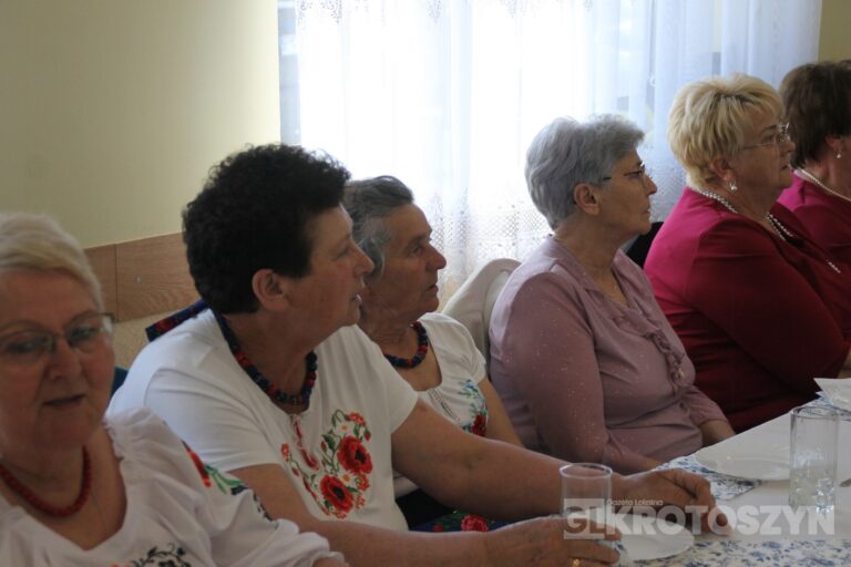 „W Perzycach też rozbłysła radość”. IV Spotkanie z pieśnią Maryjną w Perzycach