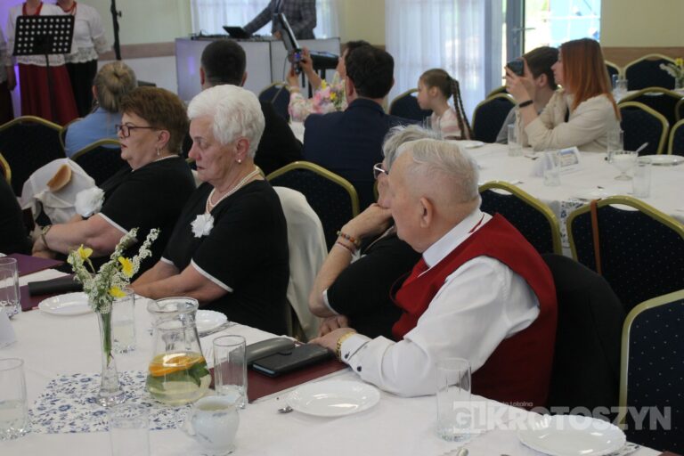 „W Perzycach też rozbłysła radość”. IV Spotkanie z pieśnią Maryjną w Perzycach