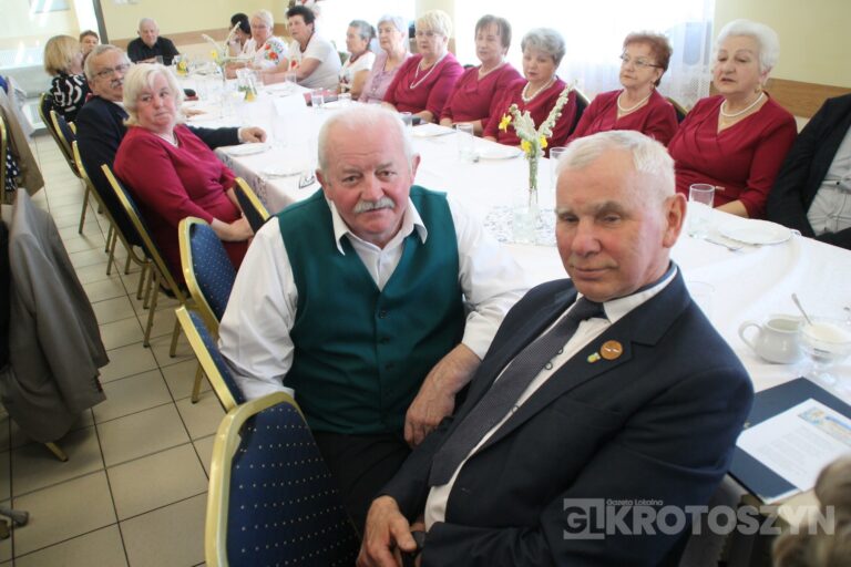 „W Perzycach też rozbłysła radość”. IV Spotkanie z pieśnią Maryjną w Perzycach