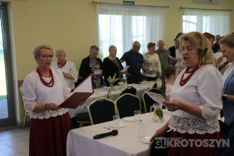 „W Perzycach też rozbłysła radość”. IV Spotkanie z pieśnią Maryjną w Perzycach