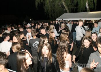 Potańcówka w Chwaliszewie przyciągnęła tłumy. „Takich imprez brakuje w gminie”