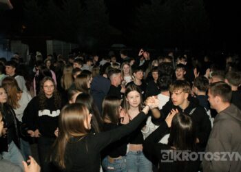 Potańcówka w Chwaliszewie przyciągnęła tłumy. „Takich imprez brakuje w gminie”