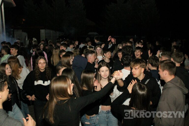 Potańcówka w Chwaliszewie przyciągnęła tłumy. „Takich imprez brakuje w gminie”