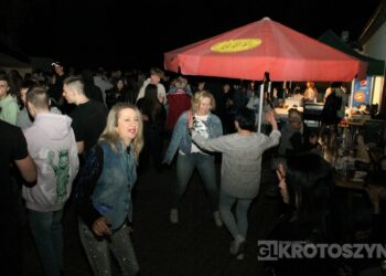 Potańcówka w Chwaliszewie przyciągnęła tłumy. „Takich imprez brakuje w gminie”