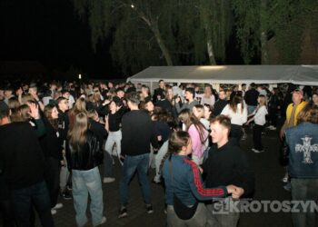 Potańcówka w Chwaliszewie przyciągnęła tłumy. „Takich imprez brakuje w gminie”