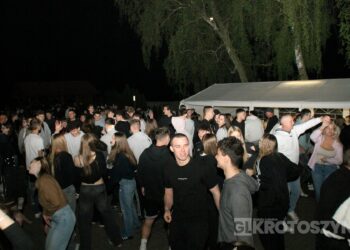 Potańcówka w Chwaliszewie przyciągnęła tłumy. „Takich imprez brakuje w gminie”